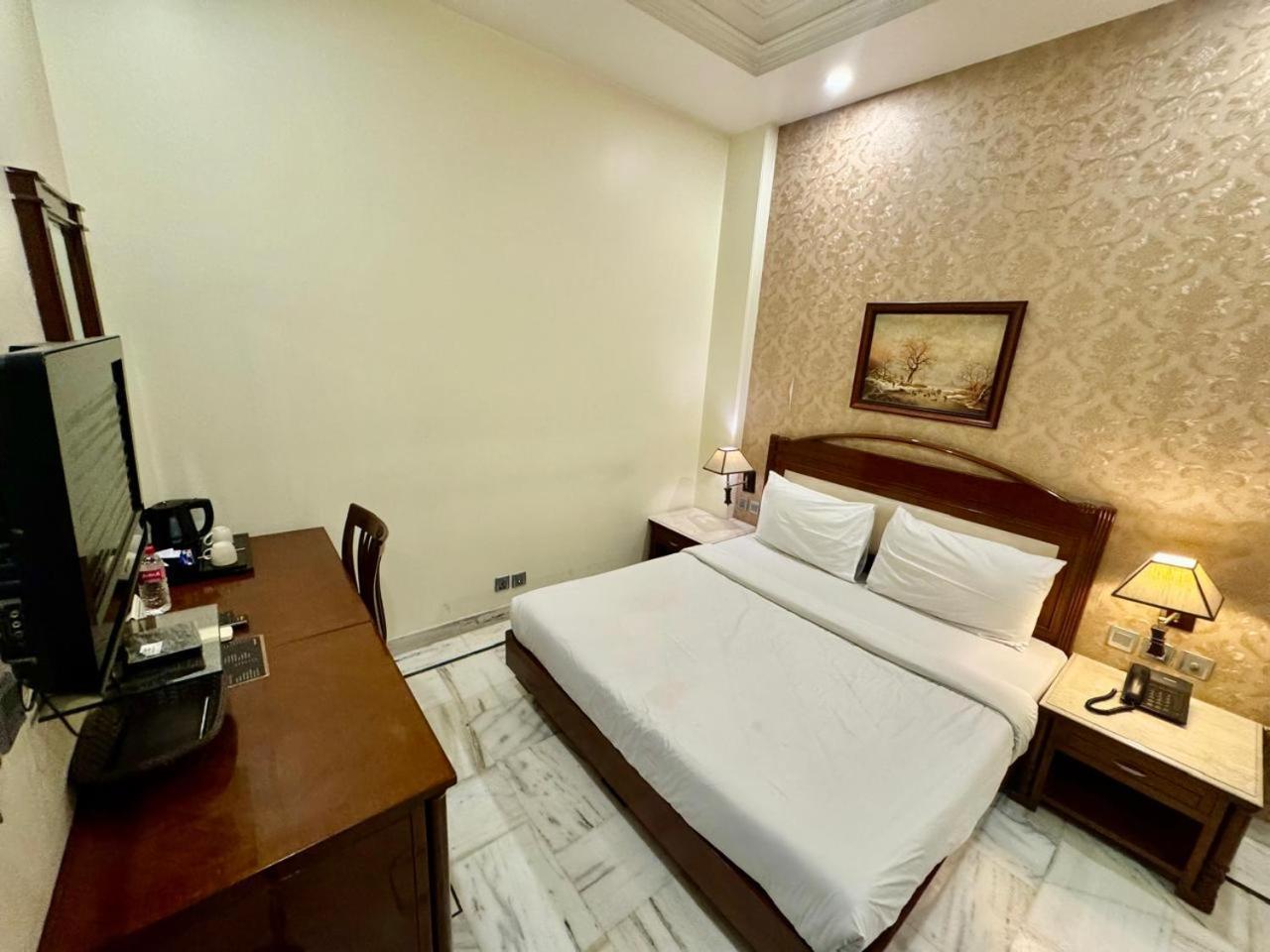 Hotel Florence Inn, Karol Bagh, New Delhi, 2 Min From Metro Exteriör bild