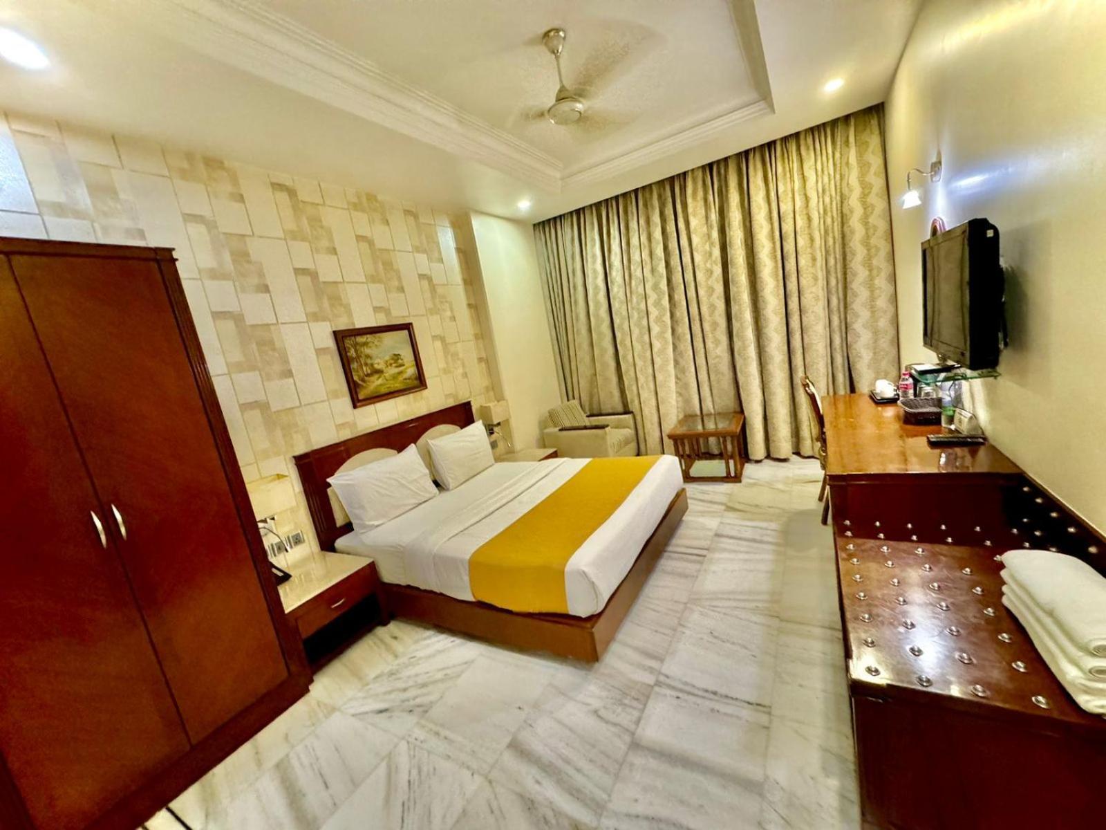 Hotel Florence Inn, Karol Bagh, New Delhi, 2 Min From Metro Exteriör bild