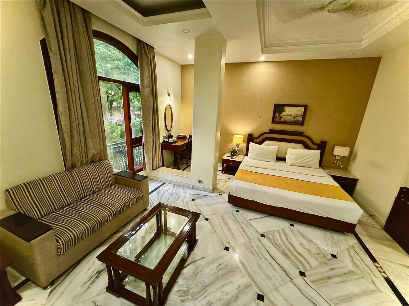 Hotel Florence Inn, Karol Bagh, New Delhi, 2 Min From Metro Exteriör bild