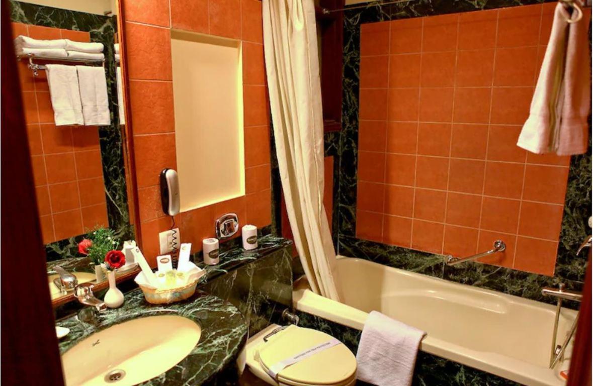 Hotel Florence Inn, Karol Bagh, New Delhi, 2 Min From Metro Exteriör bild